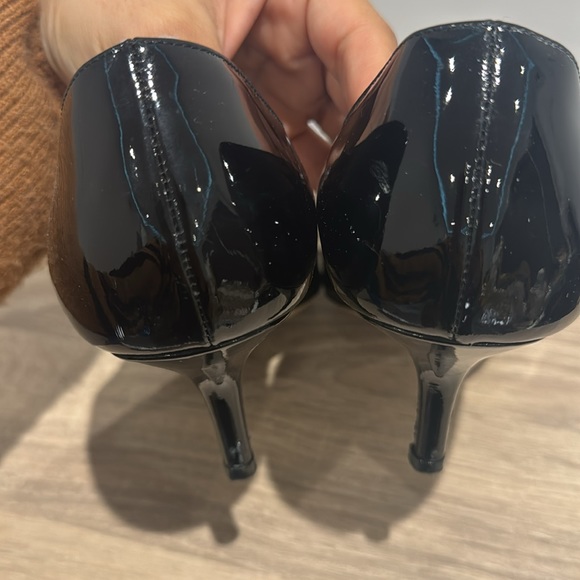 Pre-Owned VALENTINO Black Patent Leather Flat Bow Peep Toe Pumps Sz 40 - Picture 7 of 9